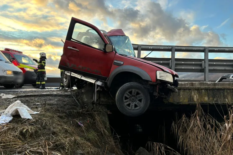 Tragedie într-o localitate din Cluj după un accident rutier grav! Un bărbat a murit și altul a fost transportat de urgență la spital - FOTO/VIDEO