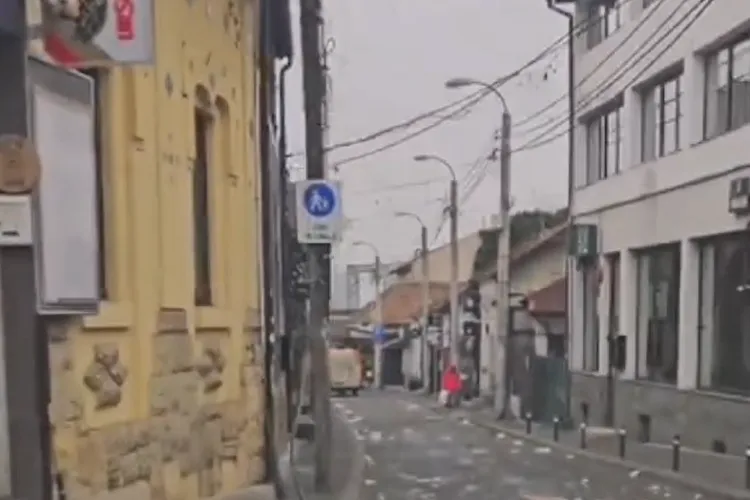VIDEO Greu în sesiune la Cluj! Piezișa, ca după bombardament, după o noapte „agitată” de distracție studențească. Tinerii au „uitat” manierele acasă