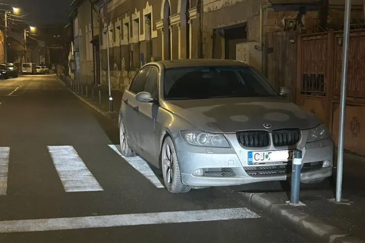 Un „șmecher” din Cluj-Napoca și-a parcat BMW-ul pe o trecere de pietoni din oraș: „Poliția de la secție știe care e situația, că săracii oameni nu au unde”