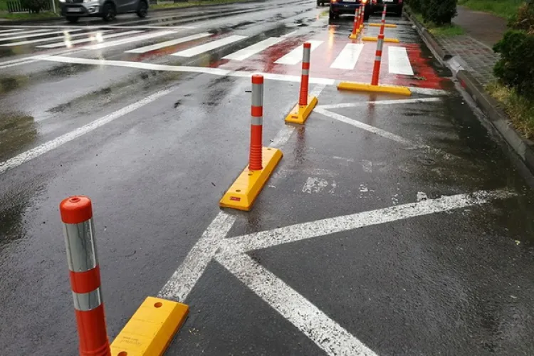 Stâlpișori rupți și parcări haotice în Gheorgheni! Clujenii cer măsuri de urgență pentru a evita posibilele accidente 