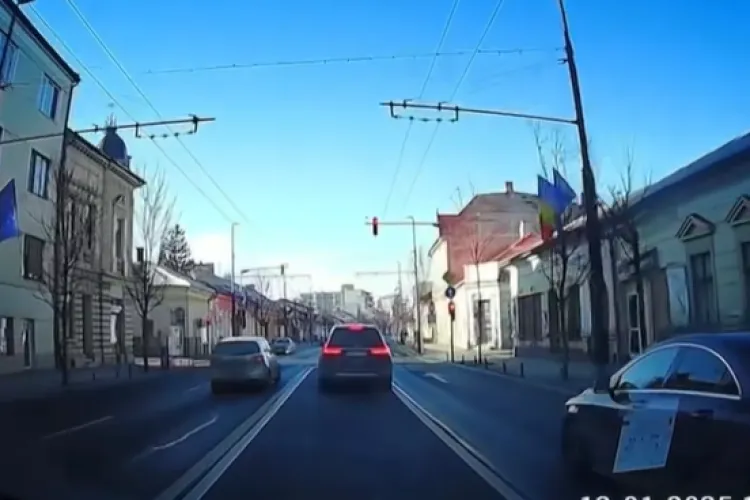Șoferul care a arătat semne obscene în traficul din Cluj a fost sancționat, după materialul Știri de Cluj! A depășit pe roșu, pe linie dublă continuă-VIDEO