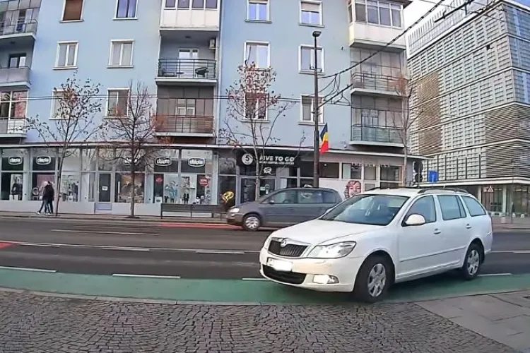 A oprit să se asigure că nu trec pietoni și asta l-a salvat de un posibil accident în față la The Office Cluj VIDEO