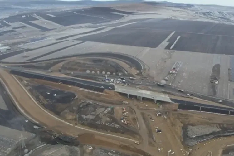 Drumul expres de la Tureni, ce leagă A3 de DN1, CHIAR ar putea fi gata în iunie 2025. După amânări repetate, au adus 220 de muncitori VIDEO