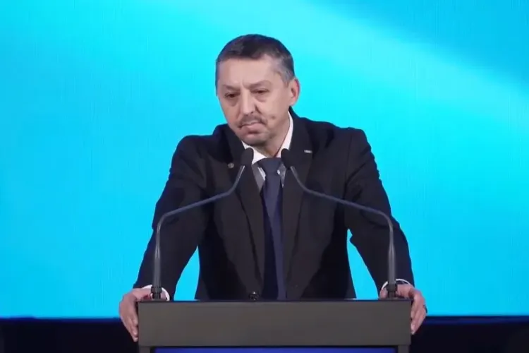 Ministrul Educației, Daniel David, îl îndeamnă pe Crin Antonescu să ia la „picior” toată țara: „Trebuie să ne recuperăm bunicii, noile generații”