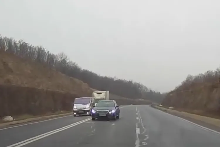 Depășire periculoasă pe „centura lui Boc” din Cluj! Un vitezoman era cât pe ce să provoace o tragedie VIDEO 