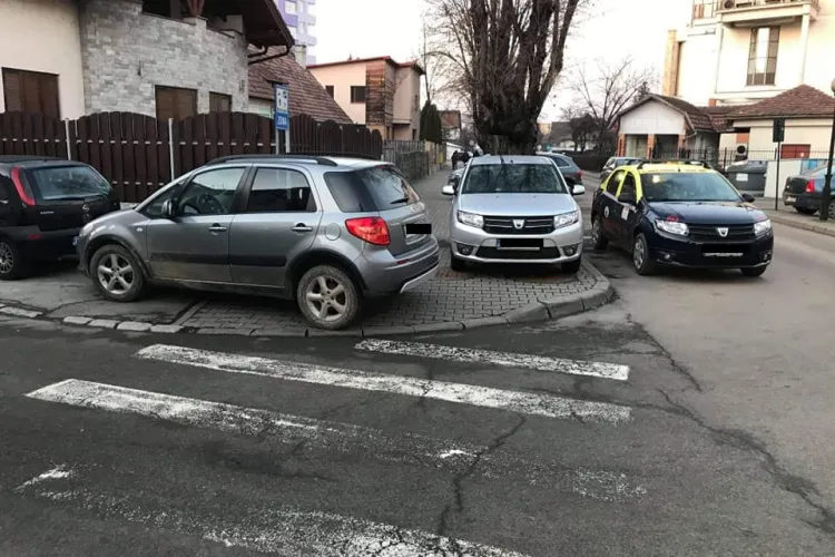 Trotuarele din Cluj-Napoca, sufocate de mașini! Pietonii, rămași fără soluții: „Veșnic e aglomerat”