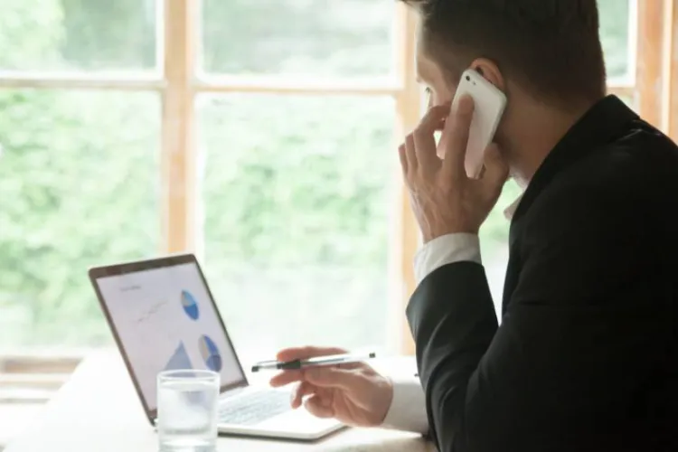 Agent de vânzări din Cluj, prins că și-a sabotat șeful! Și-a băgat în buzunare o sumă importantă de bani din veniturile firmei