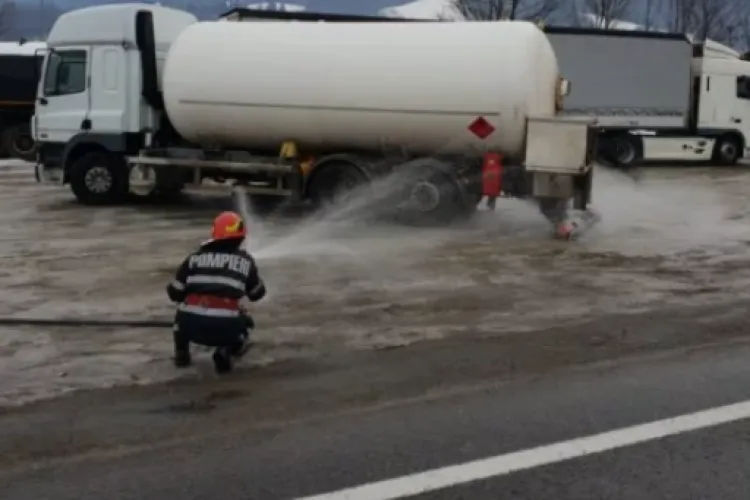 Accident în Cluj, pe DN1! Au fost implicate o mașină și o cisternă cu gaz. Circulația a fost îngreunată 