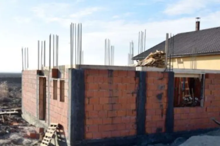 Casele sub 150 de metri pătrați ar putea fi ridicate fără autorizație. Ministrul Dezvoltării: ,,Un model inspirat din Occident”