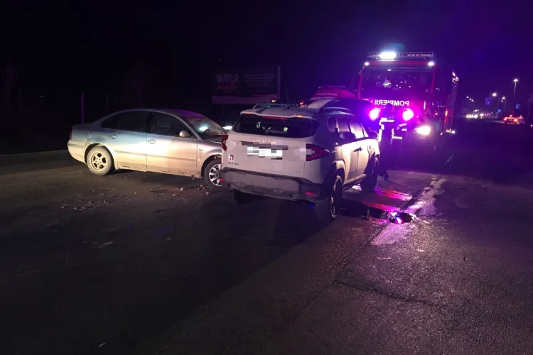 Accident la ieșire din Gilău spre Florești, în această dimineață. Trei persoane evaluate de medicii clujeni. O fată de 15 ani, transportată la spital FOTO