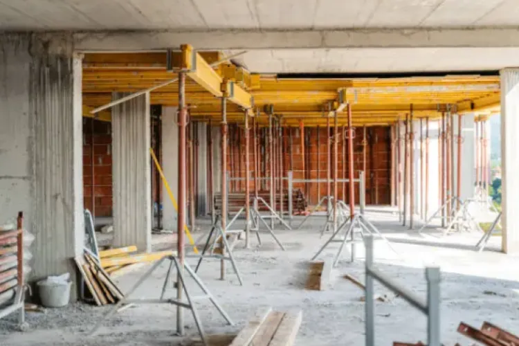 Cluj: Dezvoltatorii imobiliari din Florești, prădați de o bandă de HOȚI! Cinci tineri au furat materiale de construcții de pe mai multe șantiere