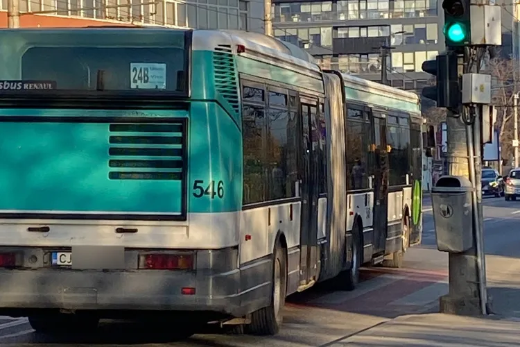 Un clujean a răbufnit după interacțiunea cu un șofer de autobuz: ,,Nepăsarea asta schimbă orașul în rău, zi de zi”