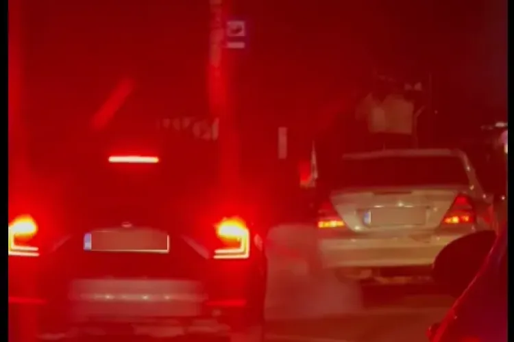 Un „șmecher” și-a creat bandă proprie pentru a tăia traficul. Un clujean cu spirit al dreptății l-a oprit: „Oare chiar nu ne civilizăm?”