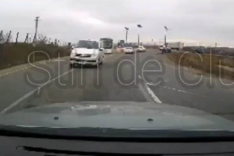 Microbuz scăpat de sub control la Cluj, la un pas de catastrofă: „Era să mă omoare. Dacă nu trăgeam de volan, intra direct în mine” VIDEO