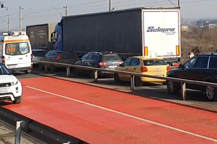 O balustradă montată greșit în Jucu, pericol în cazul intervențiilor de urgență. Clujenii se tem: ,,Mor oamenii până ajunge ambulanța”