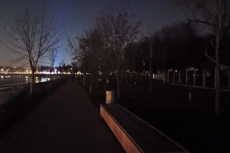 Iluminatul deficitar de pe malul Someșului, o problemă ignorată de autorități: „Nu vedem nimic, zona nu prezintă siguranță”