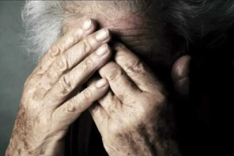 Bătrânică din Cluj, bătută de TREI ori de fiul său! Agresorul a încălcat măsurile unui ordin de protecție ca să-și atace mama