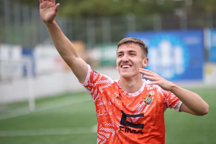 CFR Cluj se mândrește că a transferat ,,cel mai bun număr 6 care a venit vreodată în România”. Cine este jucătorul surpriză