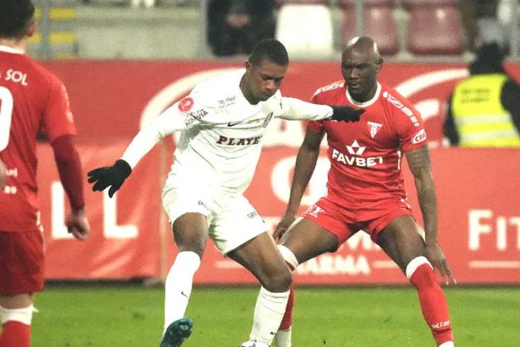 CFR Cluj trece pe primul loc în Superliga după victoria zdrobitoare de la Arad REZUMAT VIDEO