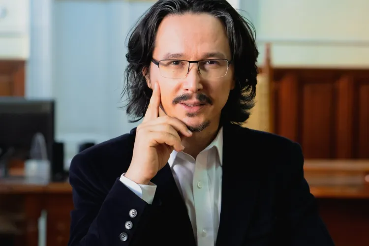 Fostul judecător Cristi Danileț, ținta unor „urări” de „bine” din partea unui activist cunoscut: „Te blestem pe tine și pe cei care sunt din sângele tău”