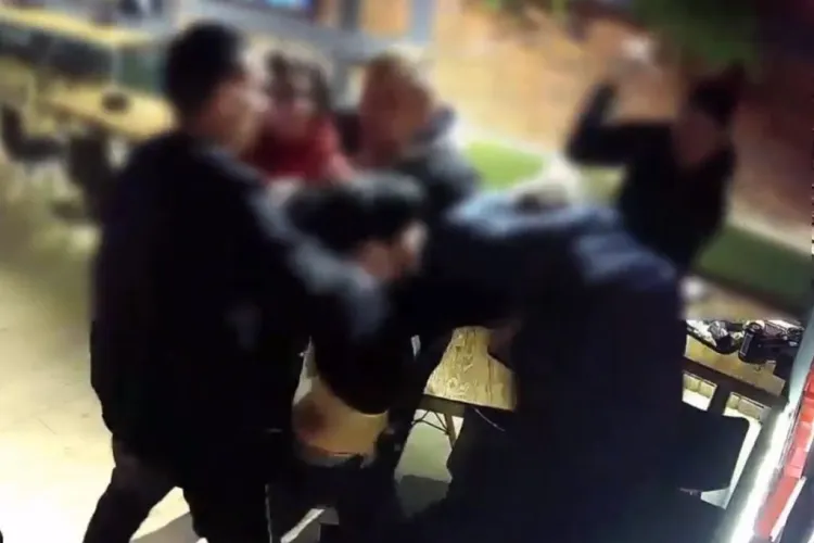 Clipe de groază într-un club din Cluj! Doi tineri, înjunghiați de un client violent/Agresorul a încercat să atace mai mulți petrecăreți cu o armă albă