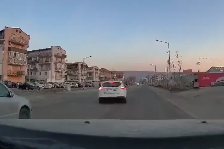„Gangsterii” din Florești lovesc din nou! Clujean șicanat de un șofer agresiv: „Ai depășit pe linia continuă, făceai semne și ai aruncat țigara” VIDEO