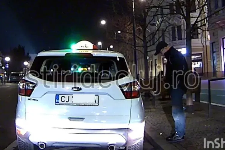 Amendă usturătoare pentru taximetristul filmat în timp ce transformă o stradă din Cluj-Napoca în coș de gunoi/A sfidat orice normă de bun simț VIDEO