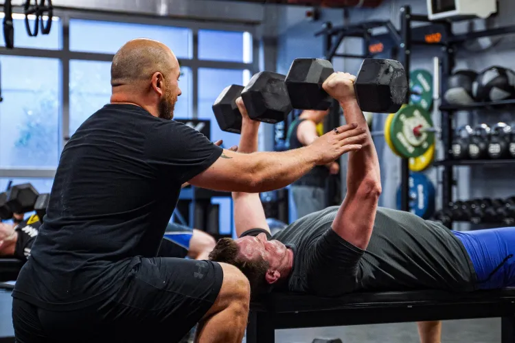 Cluj- Conversația INCREDIBILĂ dintre un personal trainer care a FURAT un telefon scump și soțul păgubitei: „Nu mai folosiţi parola 0000/Soţia e mai lejeră”