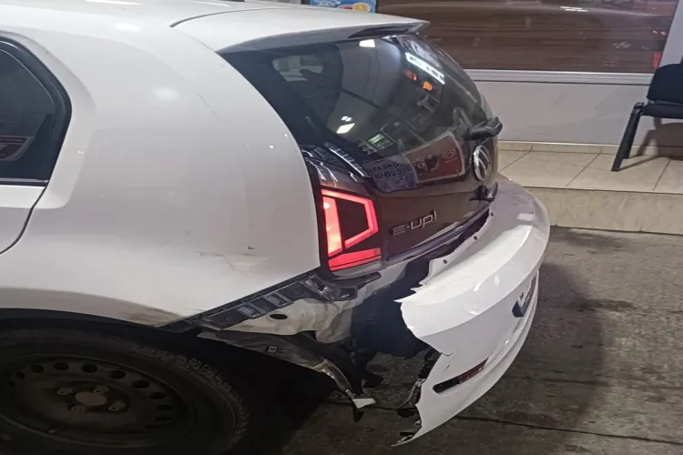 Gest rar pe străzile din Cluj-Napoca! Un șofer care a lovit o mașină vrea să își îndrepte greșeala: „Îmi cer scuze și aștept să mă contactezi să rezolvăm”