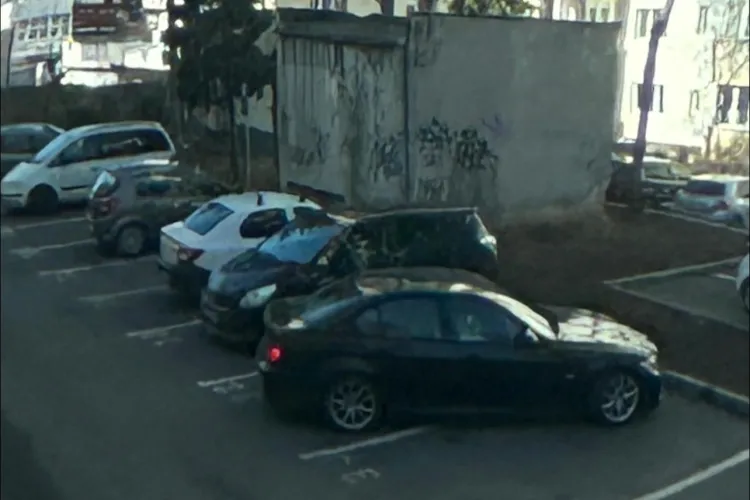 „Nesimțirea este la ea acasă”. Șoferii de BMW din Cluj nu mai știu parca și au uitat că regulile li se aplică și lor