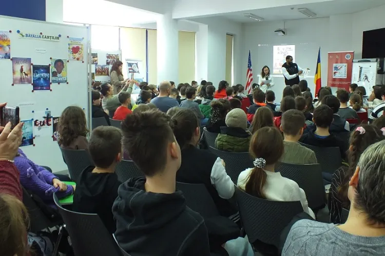 Moment superb la Cluj! Căpitanul U BT, Patrick Richard, le-a citit povești copiilor la Biblioteca Județeană VIDEO