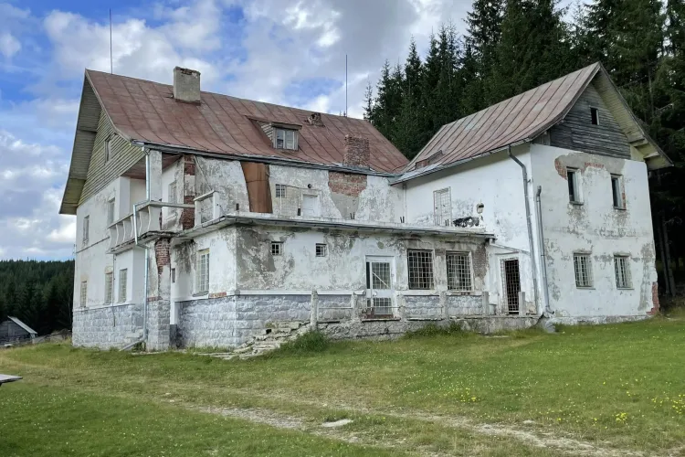 Cluj- Bijuterie turistică lăsată în paragină, salvată cu o investiție de peste 13 milioane de lei: „Construim spații de recreere, cantine și cămine”