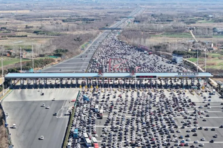 Mai rău decât traficul dintre Cluj și Florești! Cum arată, de fapt, un ambuteiaj auto în care sute de mașini stau pe loc – FOTO