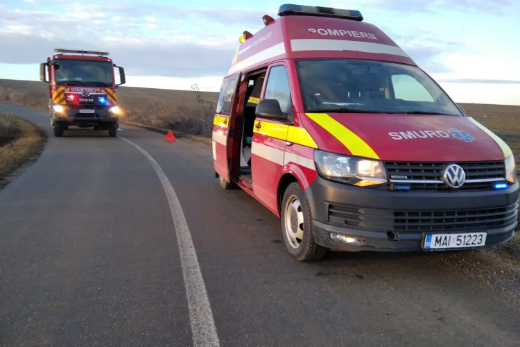 Accident cu două mașini într-o localitate din Cluj! Un bărbat a fost transportat la spital 