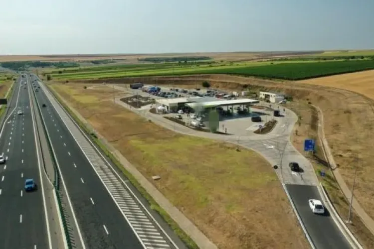 Autostrada Transilvania A3 va avea, în sfârșit, parcări și spații de servicii, inclusiv dușuri! O companie GIGANT le-a primit în concesiune