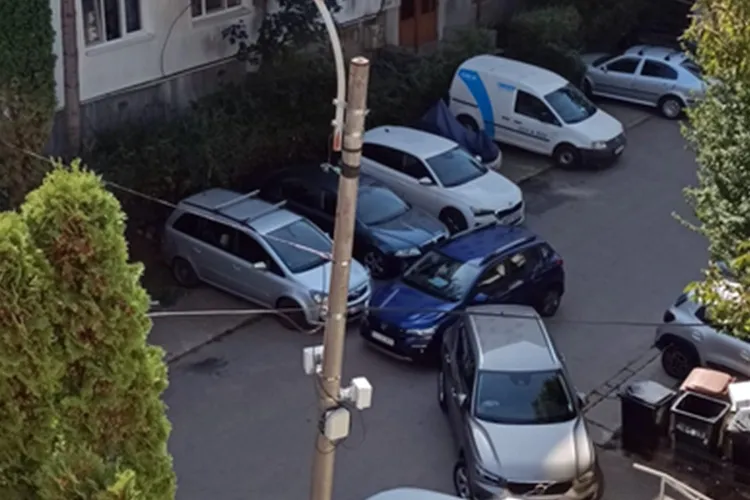 Haos rutier în Cluj! Mașinile parcate neregulamentar blochează circulația și pun în pericol siguranța șoferilor: „Creează situații foarte grave”