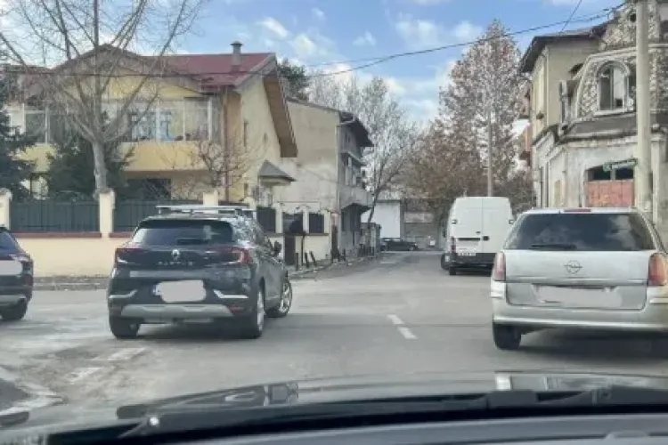 Clujul se transformă într-o uriașă parcare. Șoferii au ajuns la capătul puterilor: „Se distruge asfaltul”