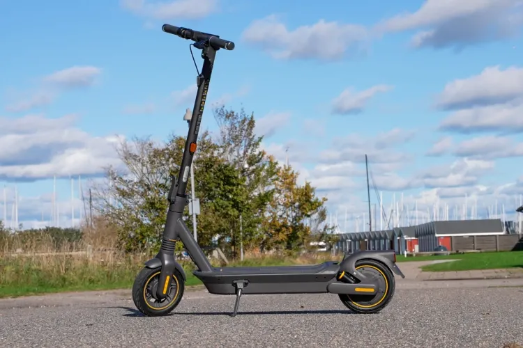 Clujenii, oameni adevărați! Un clujean a găsit o trotinetă electrică, nesupravegheată de cinci ore, și acum caută proprietarul. Îl ajutăm să îl găsească?