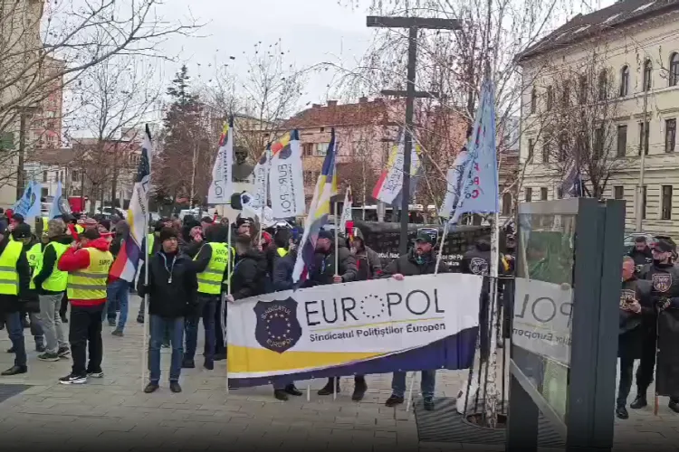 Polițiștii clujeni au ieșit din nou la protest! Sunt deranjați că ,,ordonanța trenuleț” le reduce veniturile: ,,Nu vom ceda” - VIDEO