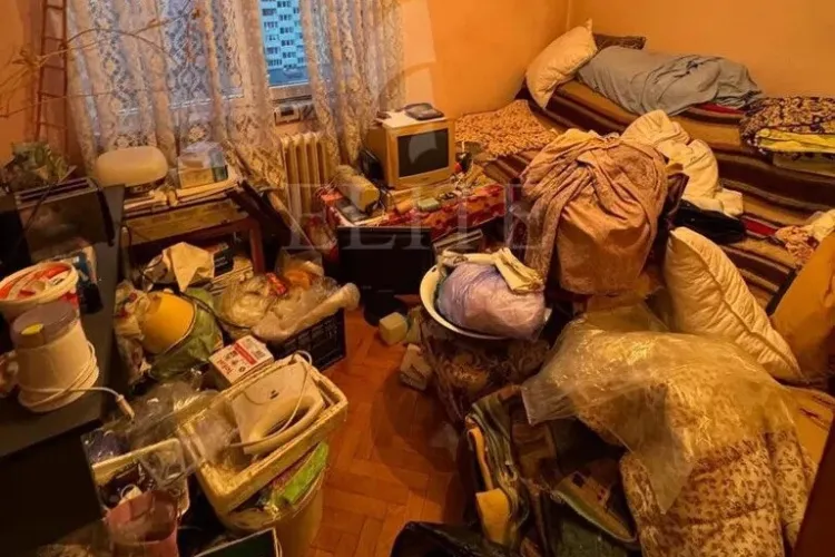 Apartament pus la vânzare, murdar și plin de gunoaie. Agenții imobiliari clujeni nici măcar nu mai încearcă să pară profesioniști