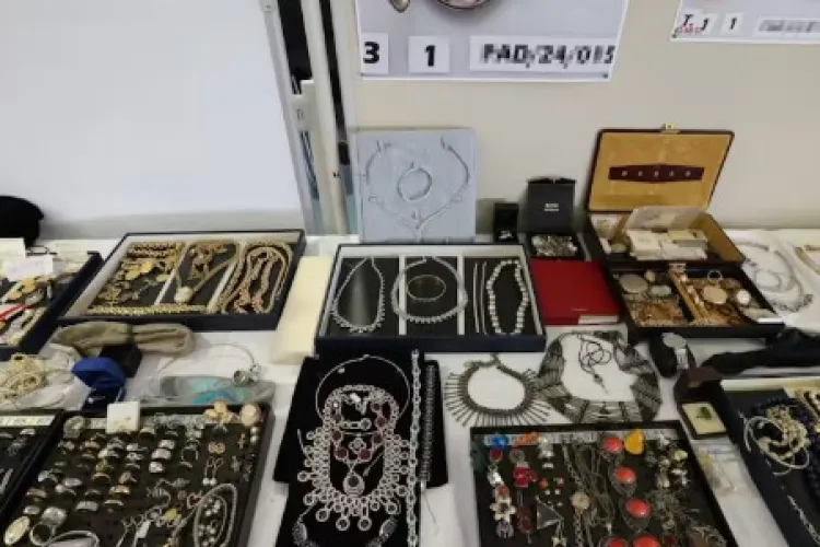 Escrocherie istorică realizată de o ghicitoare româncă! Poliția a găsit în casa ei aproape 7 milioane de euro și zeci de kilograme de aur 