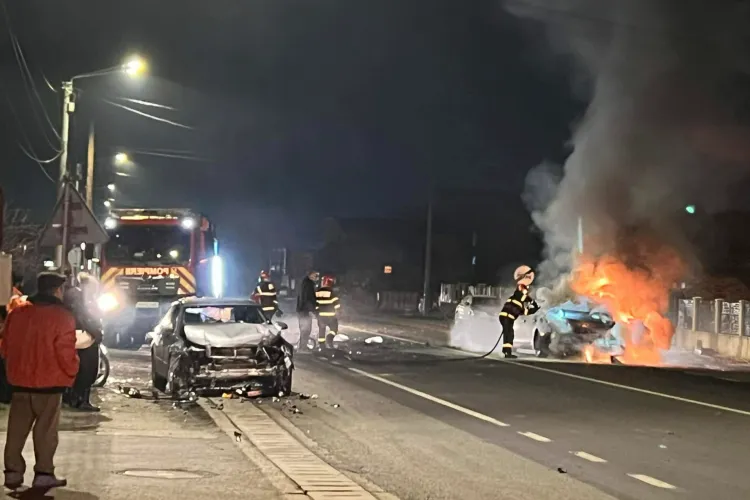 Cluj: Accident cu 3 mașini. Una din ele a luat foc. Doi tineri de 20 de ani transportați la spital FOTO/VIDEO