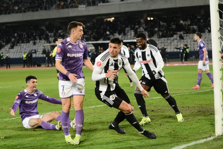 Universitatea Cluj rămâne lider în campionat! Victorie importantă în fața celor de la Rapid. Șumudică, criză de nervi după meci: ,,Domnule Boc, opriți-vă”