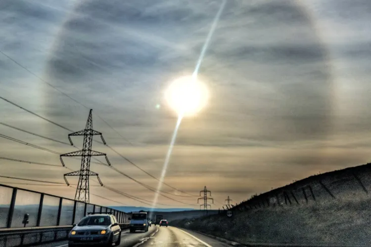 Spectacol pe cer la Cluj! Imagini superbe cu fenomenul rar care s-a putut vedea astăzi: ,,Se formează în cristalele de gheață din nori” - FOTO