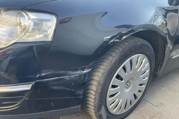 Lovită și abandonată! Un șofer din Cluj și-a găsit mașina avariată și cere ajutor: „A văzut cineva cum s-a întâmplat?”