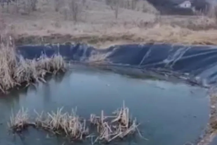 Tragedie fără margini. Două surori, de 2 și 4 ani, și-au pierdut viața după ce au căzut într-un bazin cu apă înghețată