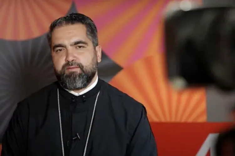 Un controversat preot ardelean, suspectat că și-a dat singur foc la mașină. A fost exclus din BOR, acuzat că ar fi „calul troian” al Rusiei