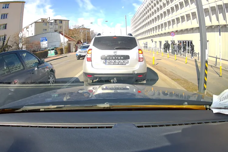 Karma l-a lovit instant! Șofer din Cluj, nas în nas cu POLIȚIA după ce s-a lansat într-o depășire periculoasă: „Un bizon! Nesimțitul o merita” VIDEO