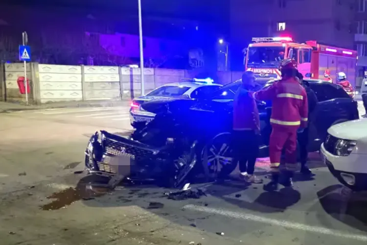 Clujean implicat într-un grav accident, în această seară. Trei mașini au fost distruse, o persoană rănită VIDEO
