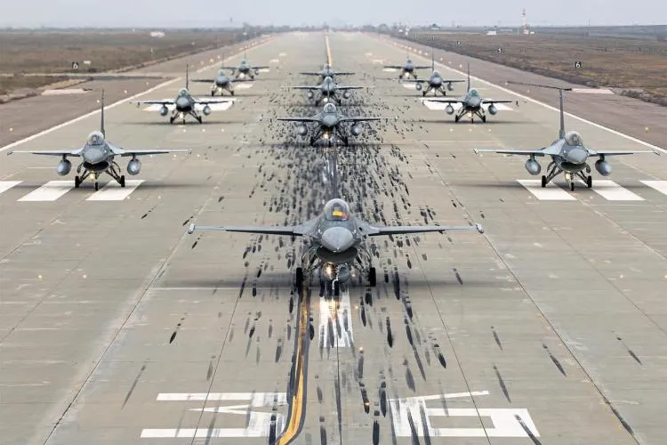 Alertă maximă în România! Două aeronave de luptă s-au ridicat de la sol. Mesajul Ministerului Apărării pentru populație 